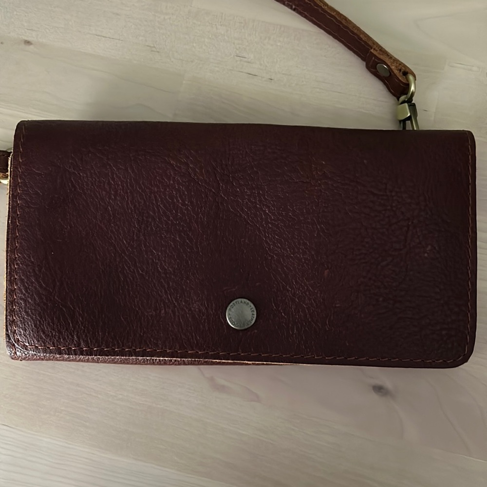 Portland Leather Goods Deluxe Accordian Wallet Nutmeg Crossbody Bag